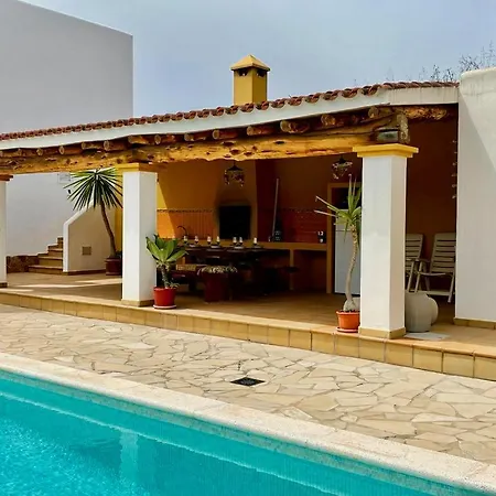 Villa Linda, Ruime Prive-villa Met Zwembad Met Prachtige Tuin *